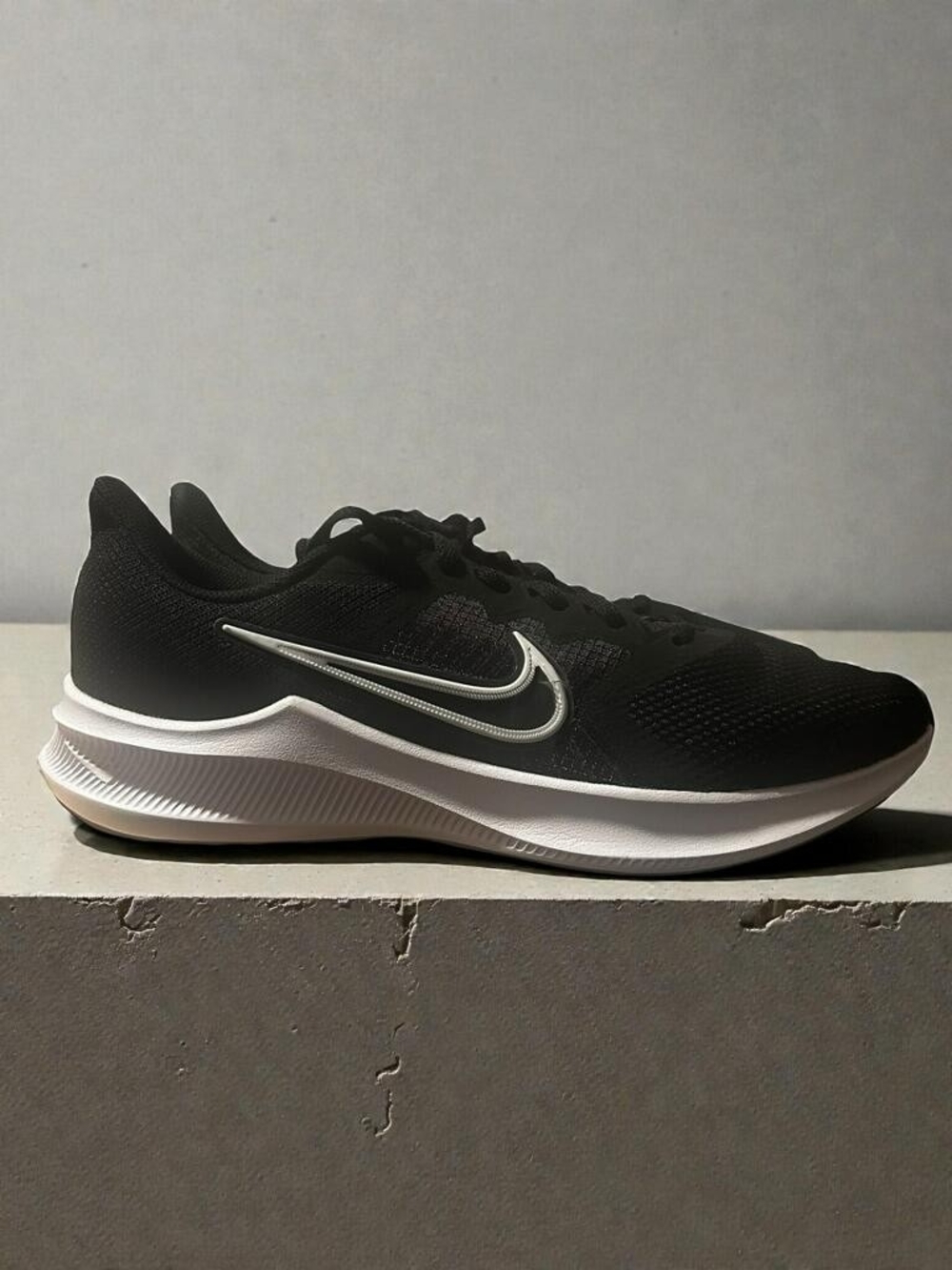 Nike Men’s Black Athletic Running Sneakers with White Midsole